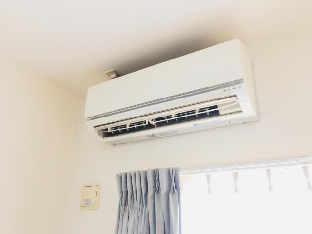 エアコンの暖房と冷房のワット数はどのくらい？電気ストーブより省エネ？