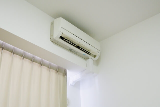 エアコンを消したあとに臭いがする　運転中は臭わない　原因と対策を紹介します